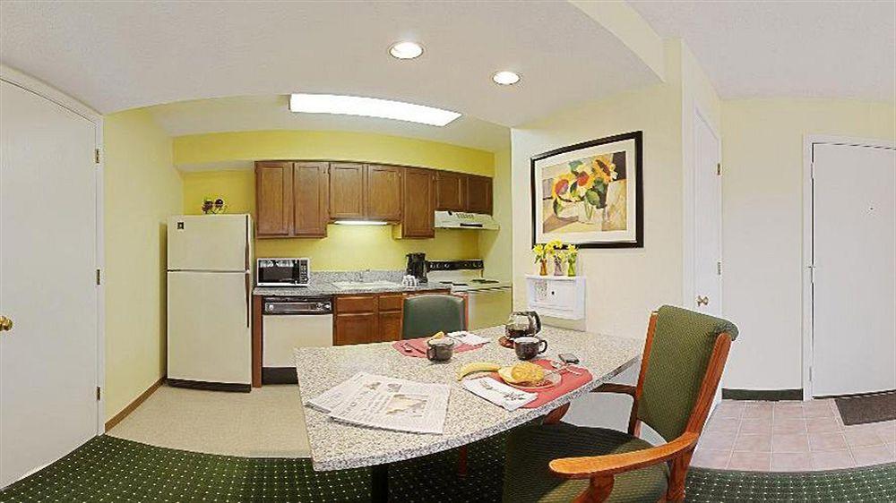 Sonesta Simply Suites Cleveland Airport Middleburg Heights Zewnętrze zdjęcie