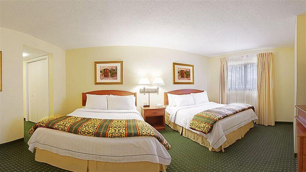 Sonesta Simply Suites Cleveland Airport Middleburg Heights Zewnętrze zdjęcie