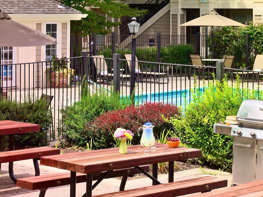 Sonesta Simply Suites Cleveland Airport Middleburg Heights Zewnętrze zdjęcie