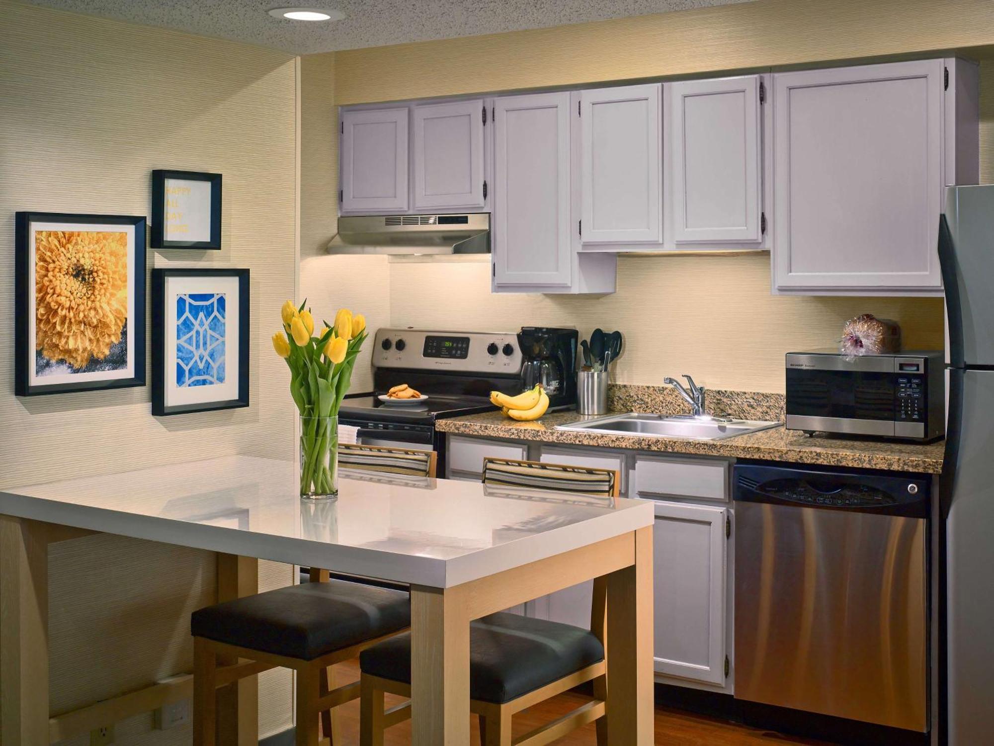 Sonesta Simply Suites Cleveland Airport Middleburg Heights Zewnętrze zdjęcie