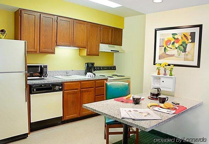 Sonesta Simply Suites Cleveland Airport Middleburg Heights Zewnętrze zdjęcie