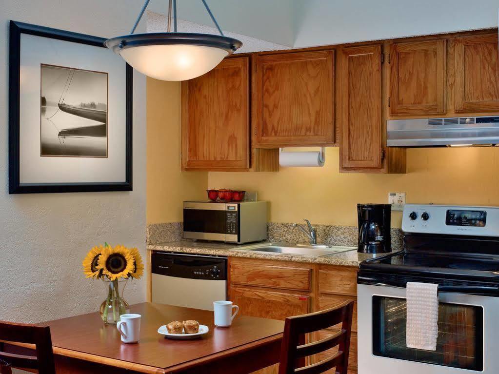 Sonesta Simply Suites Cleveland Airport Middleburg Heights Zewnętrze zdjęcie