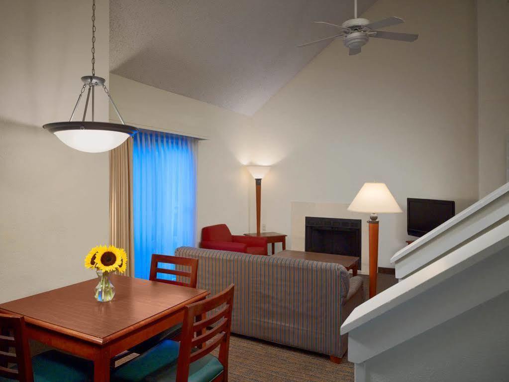 Sonesta Simply Suites Cleveland Airport Middleburg Heights Zewnętrze zdjęcie