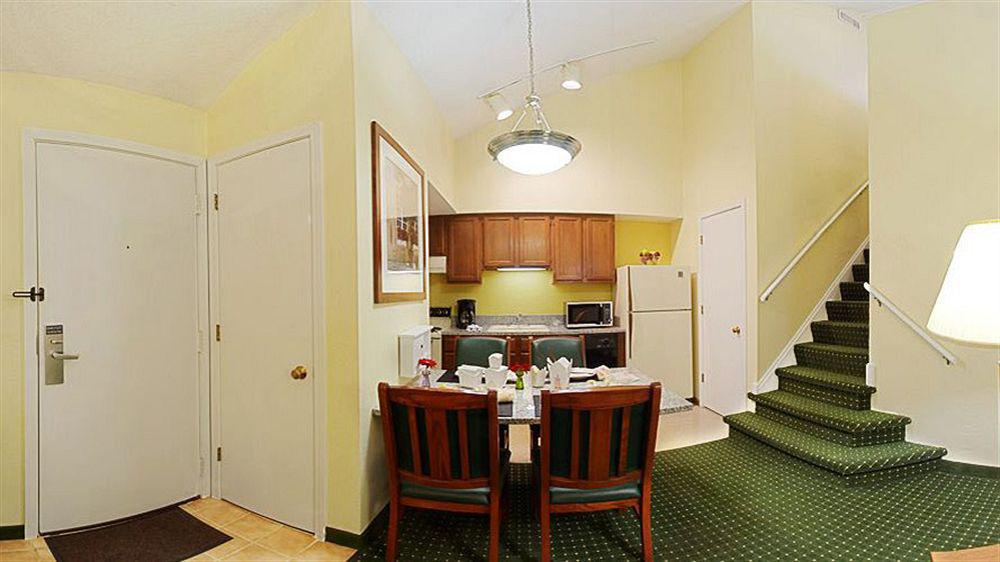 Sonesta Simply Suites Cleveland Airport Middleburg Heights Zewnętrze zdjęcie